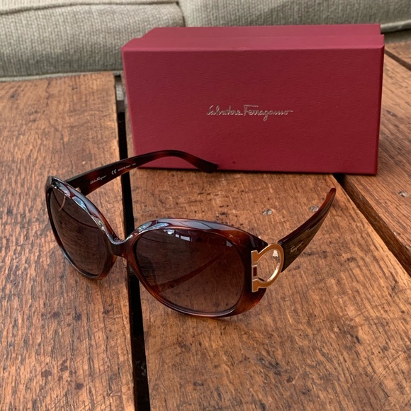 SOLD OUT! Salvatore Ferragamo Tortoise Sunglasses NIB - Picture 11 of 12